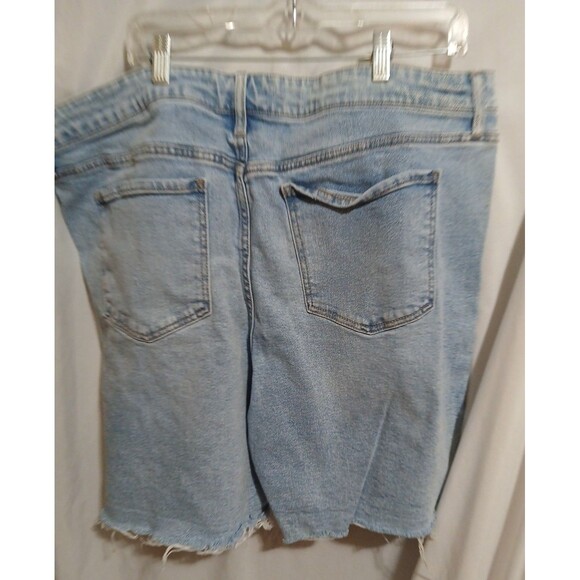 Terra & Sky denim Bermuda shorts Size  22 W  high rise light wash distressed - Picture 8 of 10
